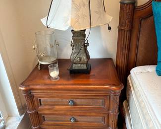 2 0f 2 night stands and lamps