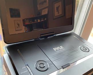 Pyle Portable Multimedia/DVD Player