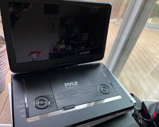 Pyle Portable Multimedia/DVD Player