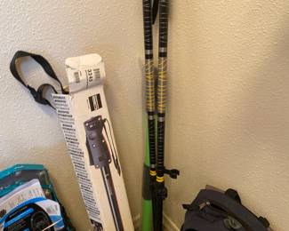 Atlas 2-Piece LockJaw Adjustable Snowshoe Poles, Manfrotto Tripod