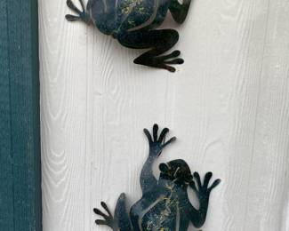 Pair of Metal Wall Mount Frogs/Outdoor Decor