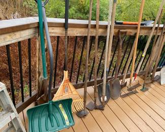 Gardening Tools - Shovels, Gardening Hoes, Rakes