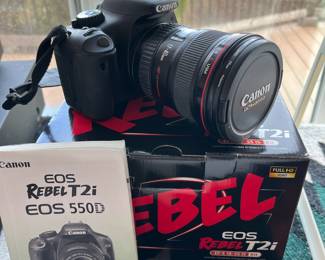Canon Rebel T2i EOS 550D Camera