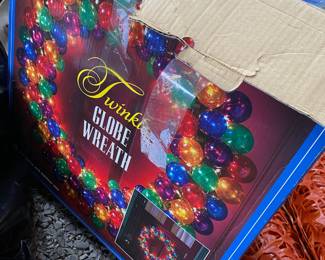 Twinkle Globe Wreath