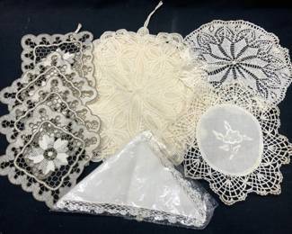 Lot 8 Woven Kitchen Accessories, Home Linens