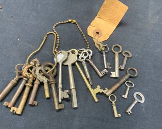 Lot 18 Antique and Vintage Skeleton Keys