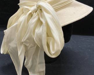 Vintage White Wool Hat with Bow