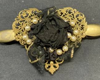 Vintage Margot Gold Tone Faux Pearl Clip