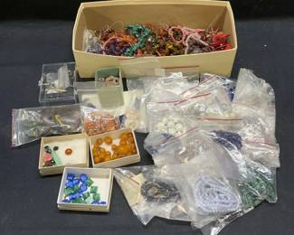 Large Group Jewelry Makers, Gemstones, Amber +