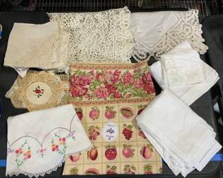 Lot 20+ Vintage & Contemporary Table Linens