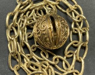 Vintage Gold Tone Pendant Necklace