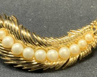 Vintage Trifari Gold Tn Faux Pearl Brooch