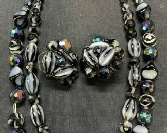 Lot 2 Schiaparelli Crystal Necklace & Earrings