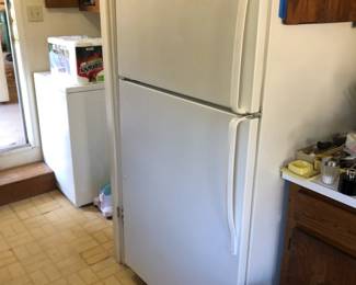 Whirlpool freezer-on-top fridge (white, 2006)