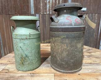 Bordens green steel milk can & Dairy Cream City milk can with lid cover