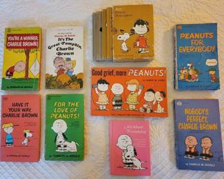 12 Vintage Peanuts Charlie Brown Books