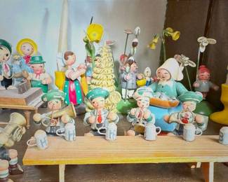 002 Vintage German Erzgebirge Expertic Handcrafted Wood Figures Depicting Oktoberfest Scene