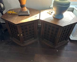 2 end tables. 