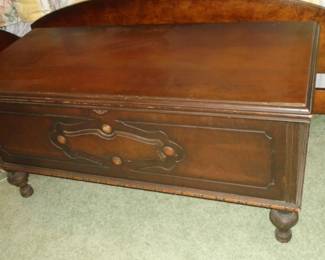 Lane cedar chest