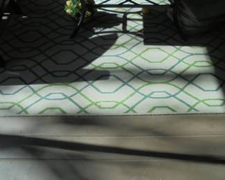 7' x 10' patio rug