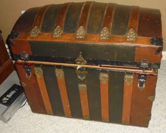 Vintage hump back truck  Superb condition.  All interior sections - no rips or broken pieces