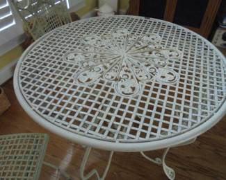3 pc iron patio set  2 chairs & round table all matching