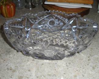 Cut glass hors d'oeuvre bowl
