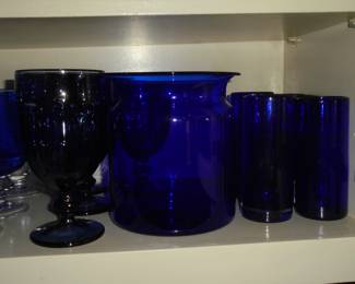  Blue vase & 4 cobalt blue tea glasses / wide mouth blue jar