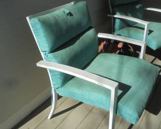 Pair of outside chairs w/cushions 