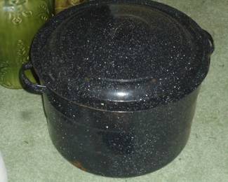 Large canning pot w/jar holder inside