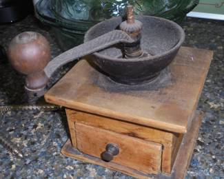 Original vintage coffee grinder / all parts work