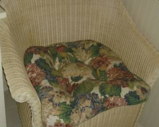 Wicker chair w/pillow excellent condition