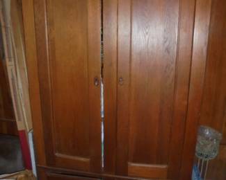 Antique oak wardrobe 