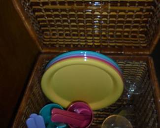 Midcentury picnic basket w/all plates/cups & utensils