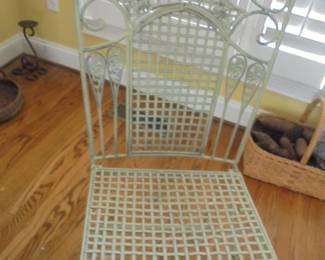 3 pc iron patio set  2 chairs & round table all matching