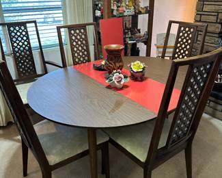 Mid modern century dinning room table 