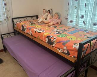 Trundle bed