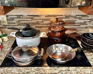 Nice selection of cookware 