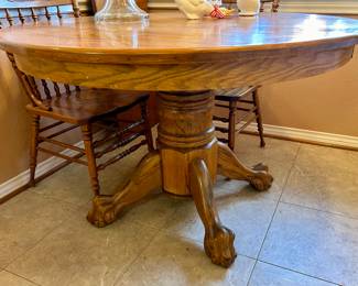 Beautiful claw foot round table 