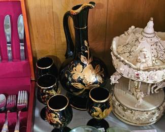 Decanter and 4 glasses