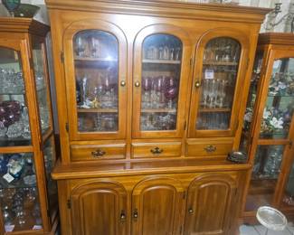China/crystal cabinet with lights