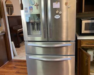 Whirlpool ice and water on the door refrigerator/ freezer with separate crisper drawer.