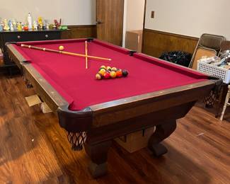 Pool table in excellent condition