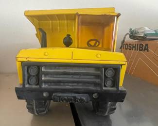 Vintage Tonka pressed steel dump truck XMB 975 - very good condition!