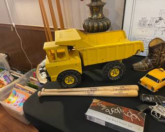 Vintage metal Tonka dump truck
