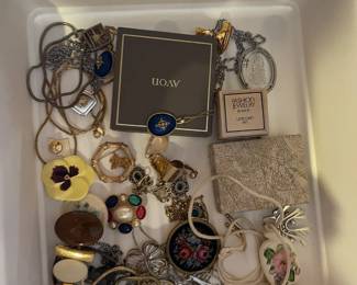 Vintage Avon jewelry and gifts.