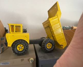 Vintage Tonka pressed steel dump truck XMB 975 - very good condition!