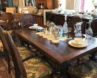 Beautiful Walnut Dining Room Set - leaves pull out at end.  6 chairs and buffet.
