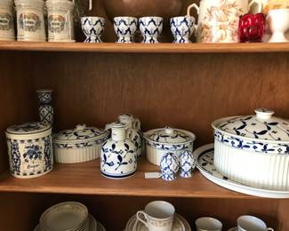 Blue and White Kitchen Seet