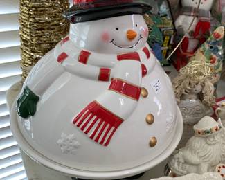 #102	snowman cake stand 	 $25.00 
